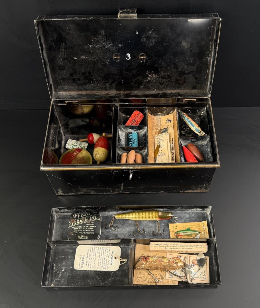 Antique Fishing Tackle Box & Contents: Nice grouping