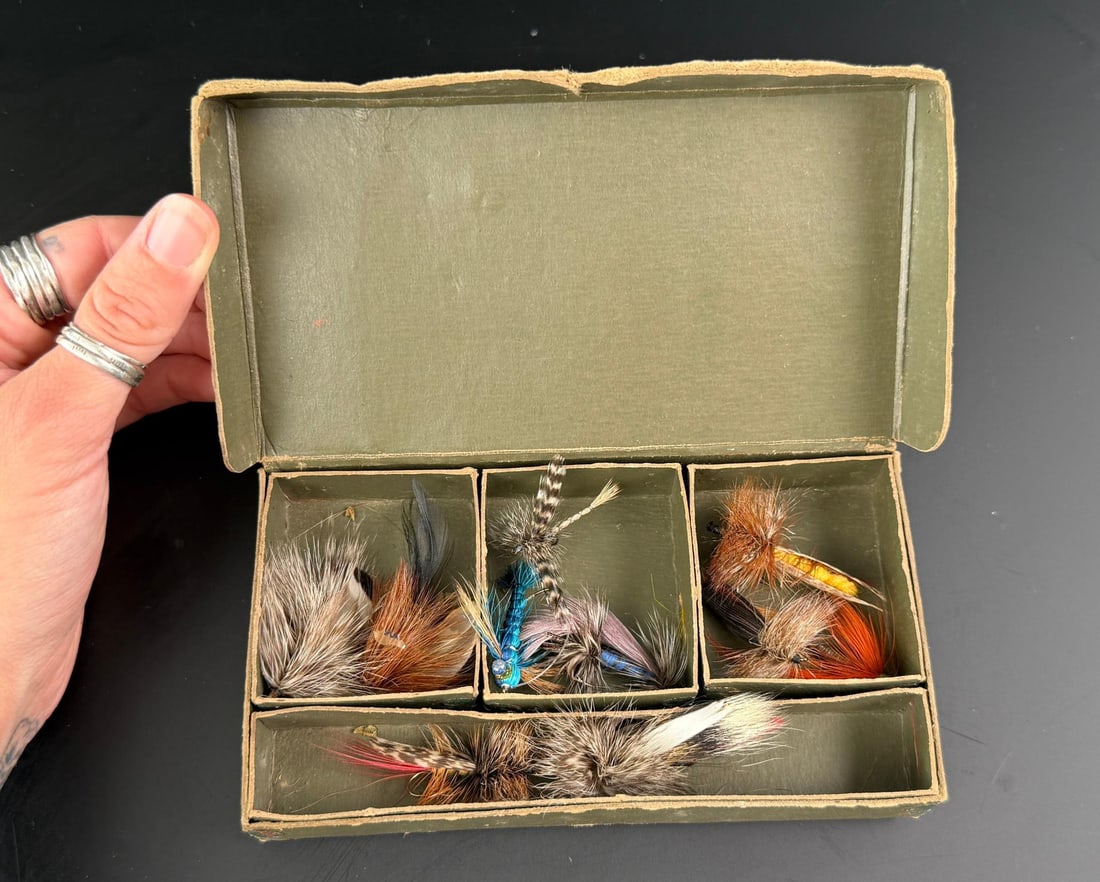 Collection of Antique Fly Fishing Flies: Nice grouping in box.