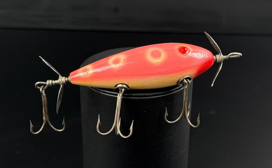 South Bend Fishing Lure: Unusual paint.
