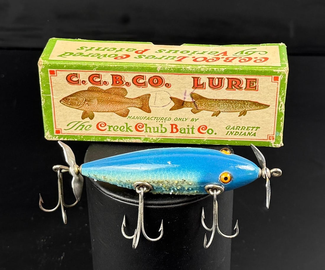 Creek Chub Injured Minnow Fishing Lure 1534: Nice example in original box.