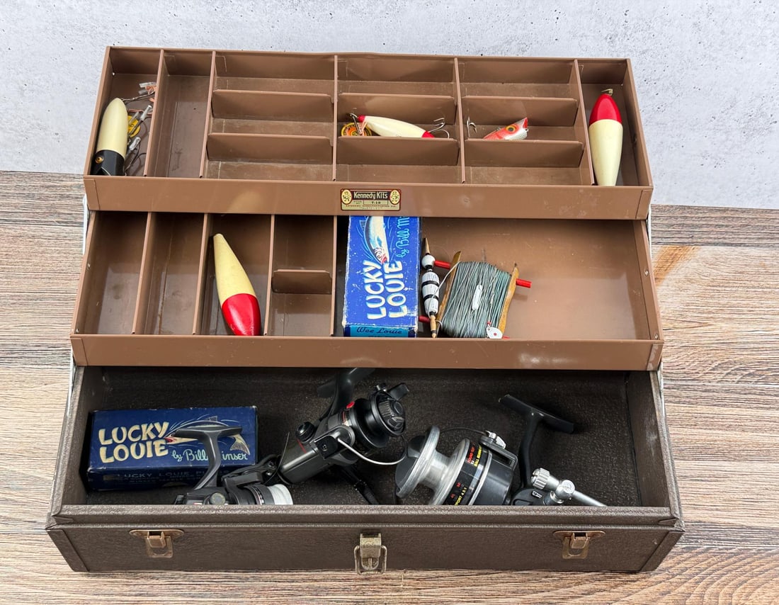 Vintage Fishing Tackle Box and Contents: Nice example.