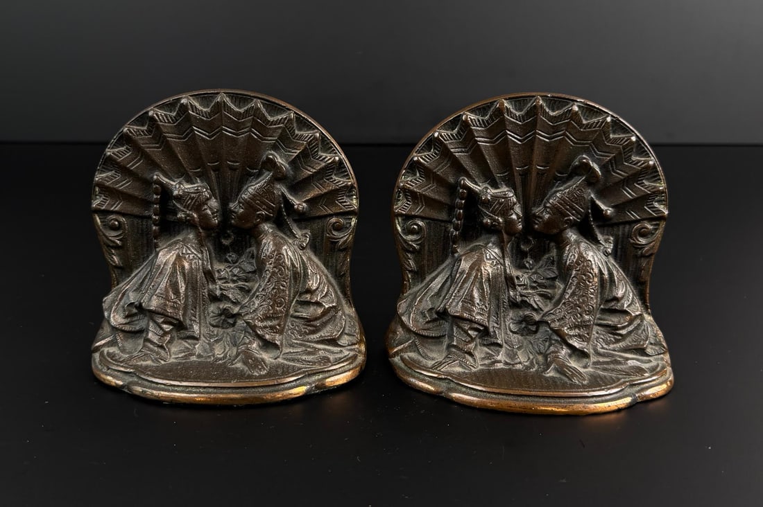 Bronzmet Kissing Thai Couple Bookends: 5" by 4 5/8" by 2 3/8"