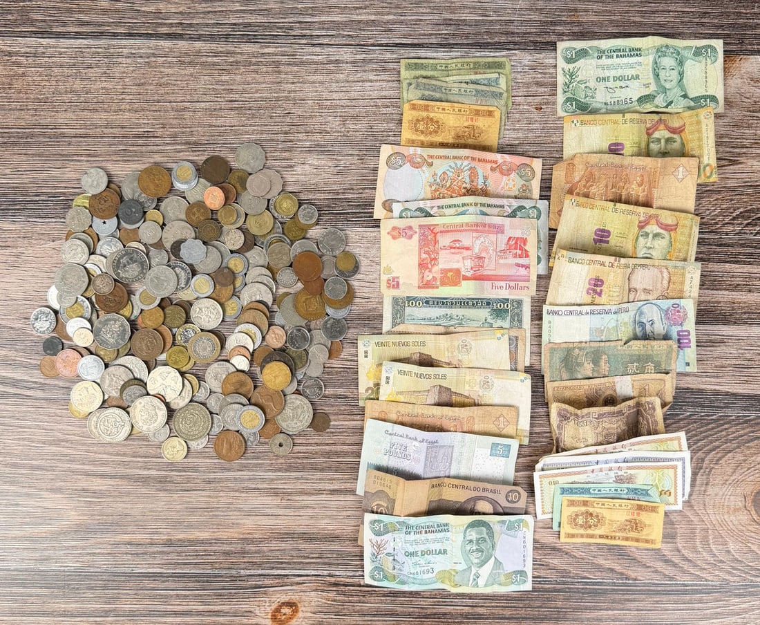 Collection of Foreign Currency: Nice grouping