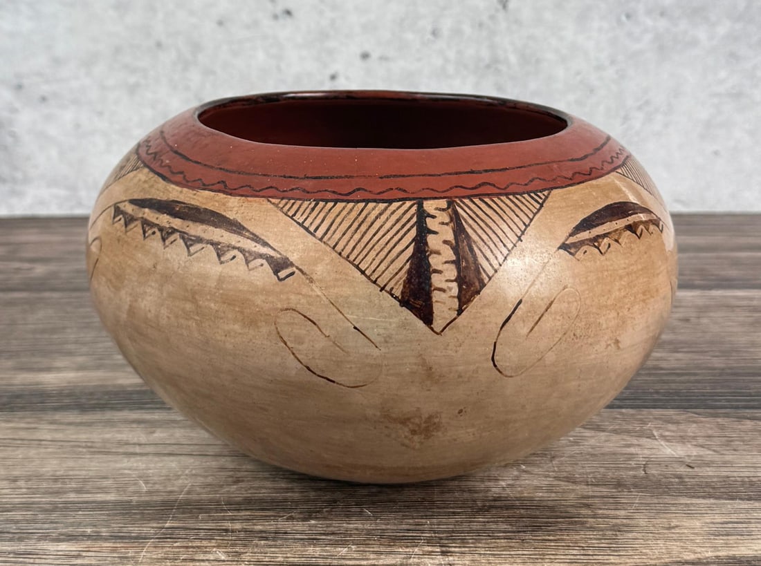 Historic Maricopa Indian Pueblo Pot: 8" diameter, 4 1/2" tall.