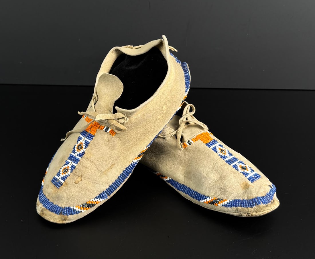 Arapaho Native American Indian Beaded Moccasins (1 of 11)