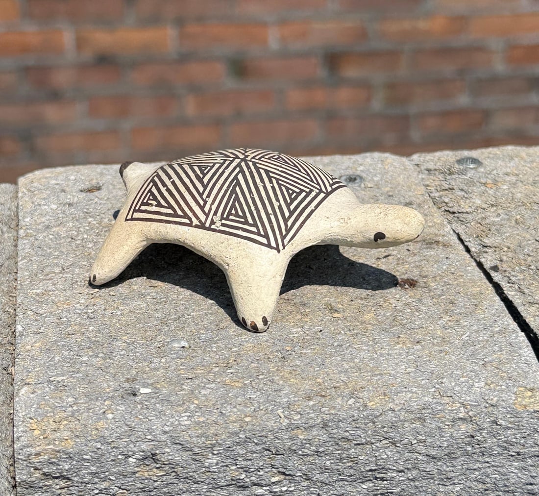Marie Zieu Chino Acoma Pueblo Pottery Turtle: 3 3/8" by 2 1/2" by 1".