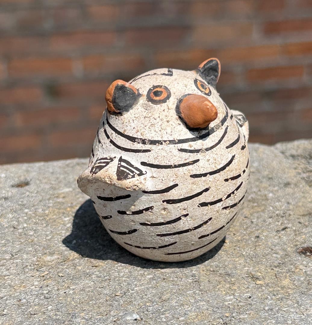 Marie Zieu Chino Acoma Pueblo Pottery Owl: 2" tall, 2" diameter.