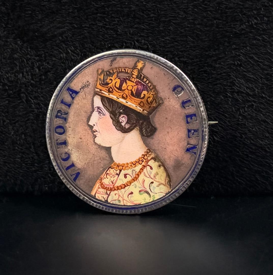 Queen Victoria Enamel India 1862 Rupee Coin Brooch: Weighs 11.42 grams.