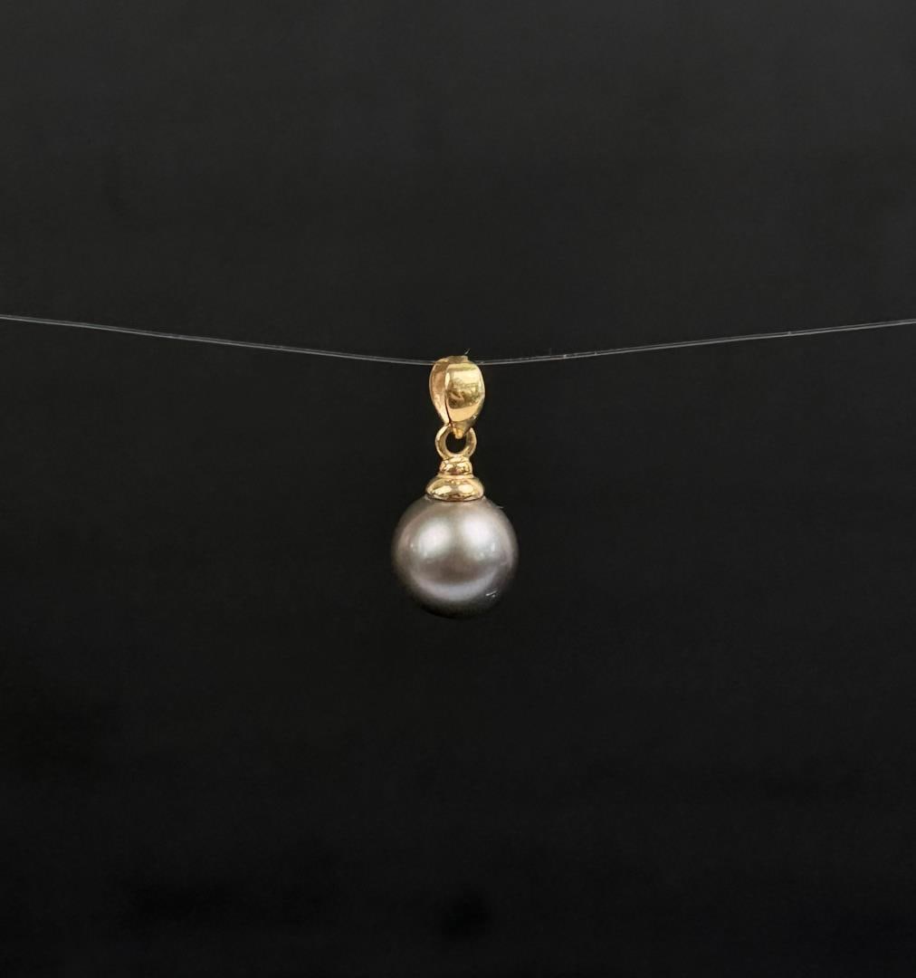 14K Gold Tahitian Black Pearl Pendant: 3.39 grams total.