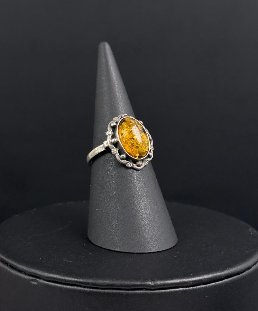Baltic Amber Sterling Silver Ring: 3.09 grams. Size 7 1/2"