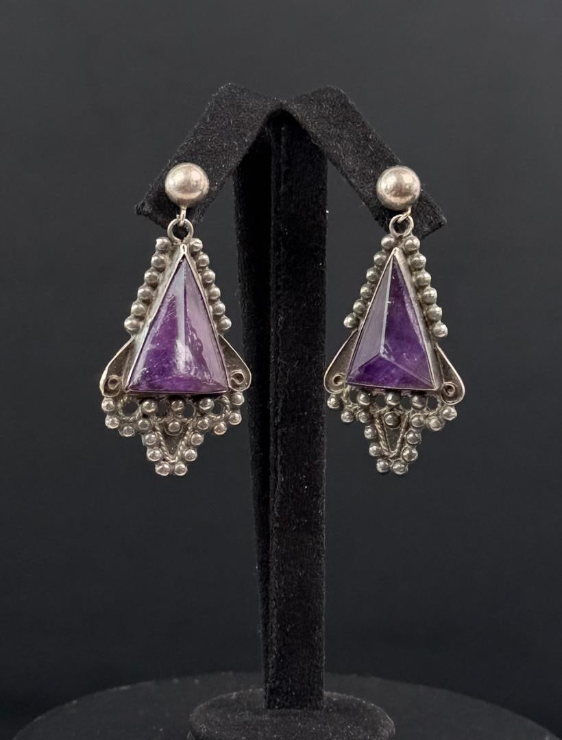Taxco Mexico Sterling Silver Amethyst Earrings: 7.16 grams. Measures 1 1/2" long.