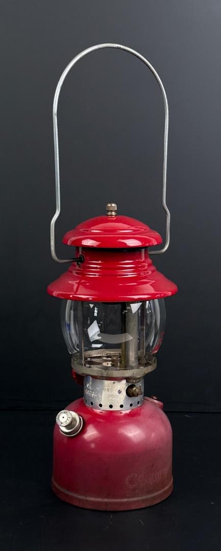 Maroon Coleman Model 200a Hiking Camping Lantern (1 of 7)