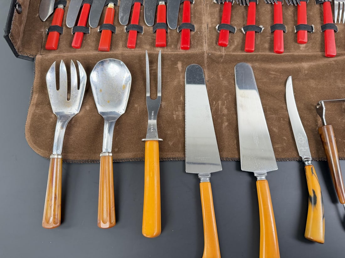 Collection of Bakelite Flatware: 34 pieces.
