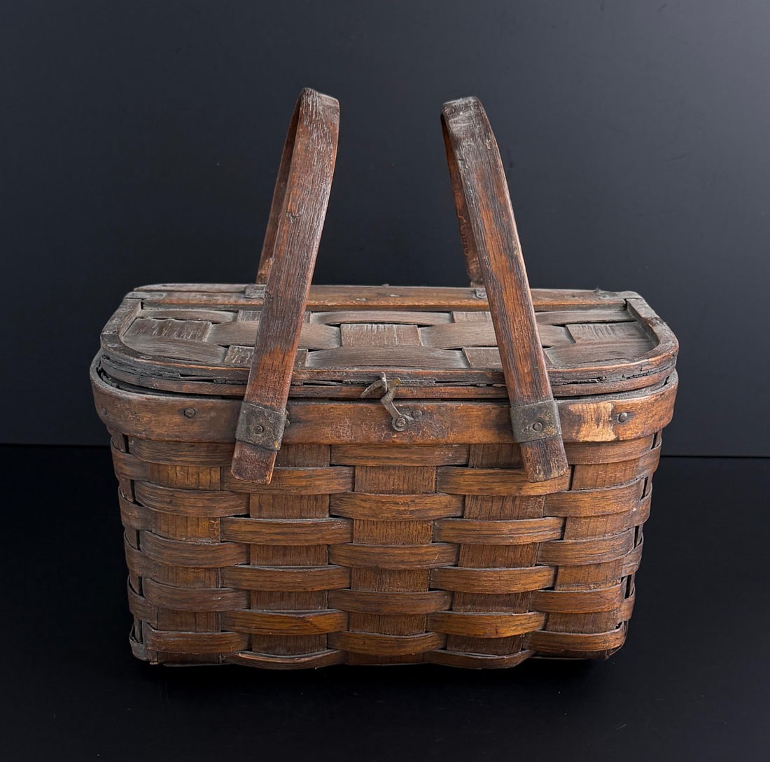 Splint Oak Picnic Basket: 10 5/8" by 10" by 8"