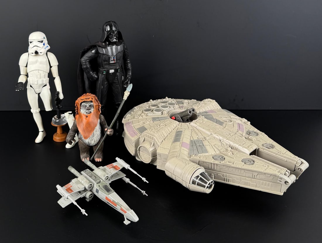 Collection of Star Wars Action Figures (1 of 15)