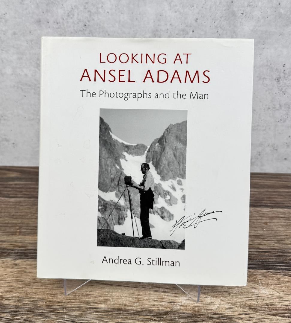 Looking at Ansel Adams: The Photographs and the man. Anmdrea G. Stillman. 2012