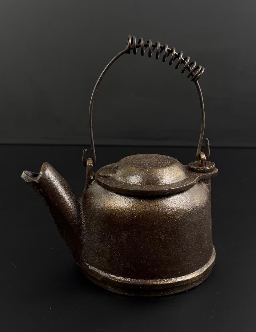 Reproduction Griswold Cast Iron Toy Kettle (1 of 6)