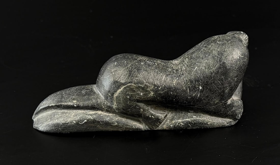 Alaskan Inuit Eskimo Carved Soapstone Otter (1 of 4)
