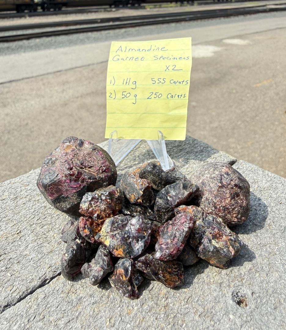 Idaho Almandine Garnet Specimens: 266 grams.
