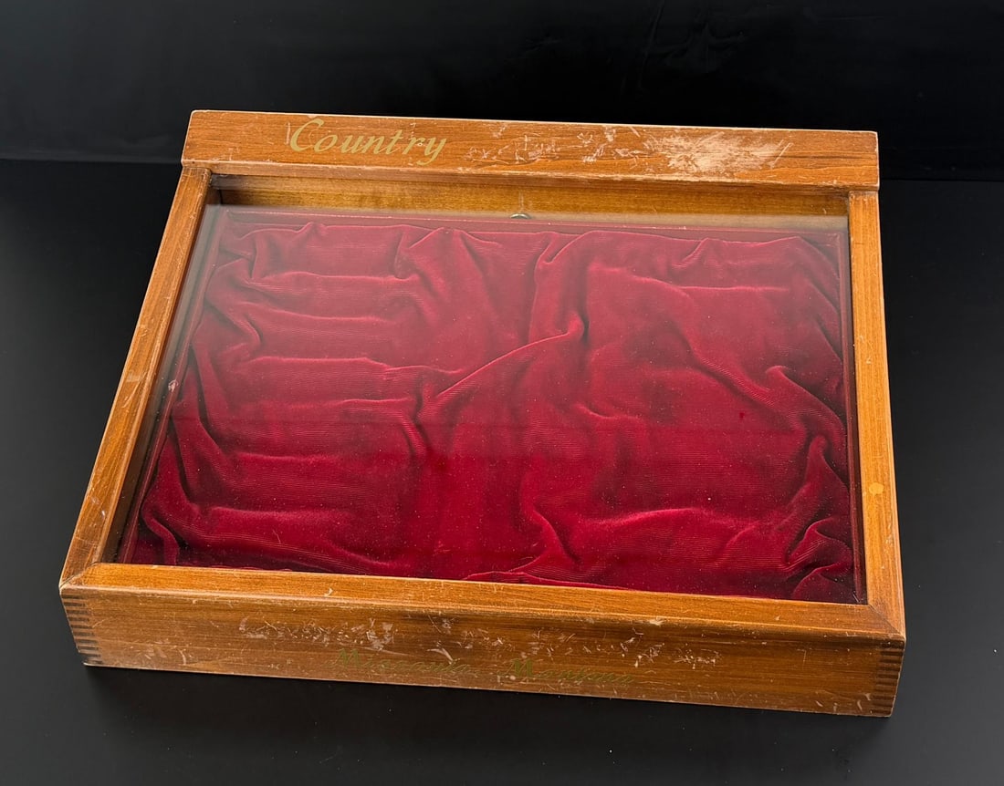 Missoula Montana Store Display Buck Knife Case: 13" by 17 7/8" by 6 5/8" tall. Sticker on back indicates this case was to be used by Dealers of Buck Knives. Includes space on drawer to place a lock and red velvet tray. Missing the Buck Knife Plate