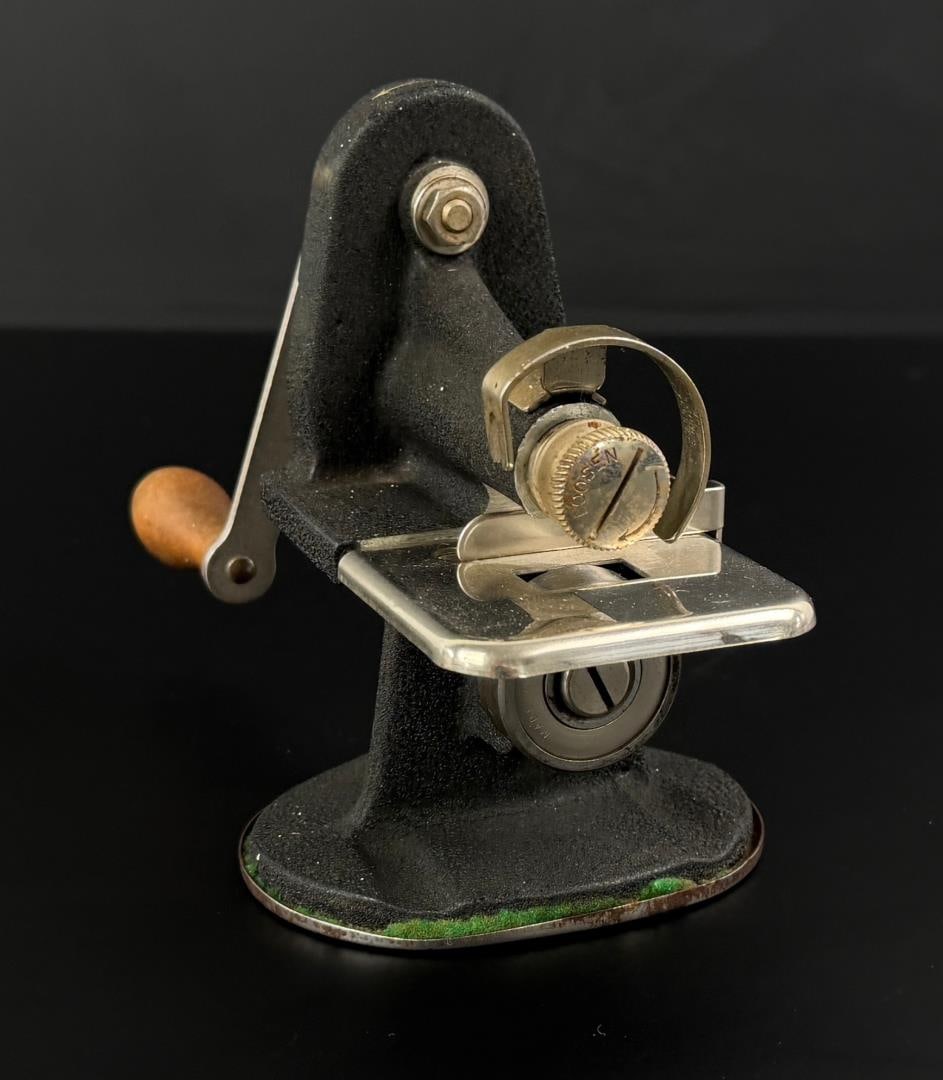 Singer Hand Crank Pinker Pinking Machine - 2