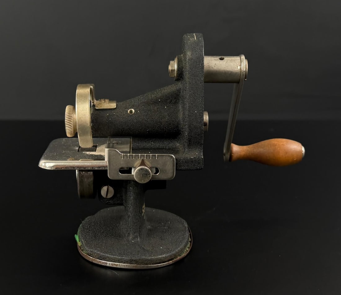 Singer Hand Crank Pinker Pinking Machine - 4