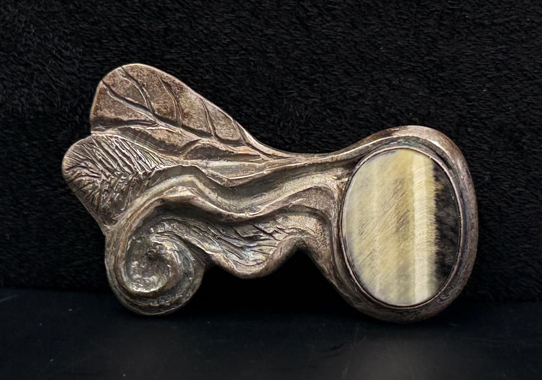 Sterling Silver Tigers Eye Brooch: 1 1/8" by 1 7/8". 19.04 grams.