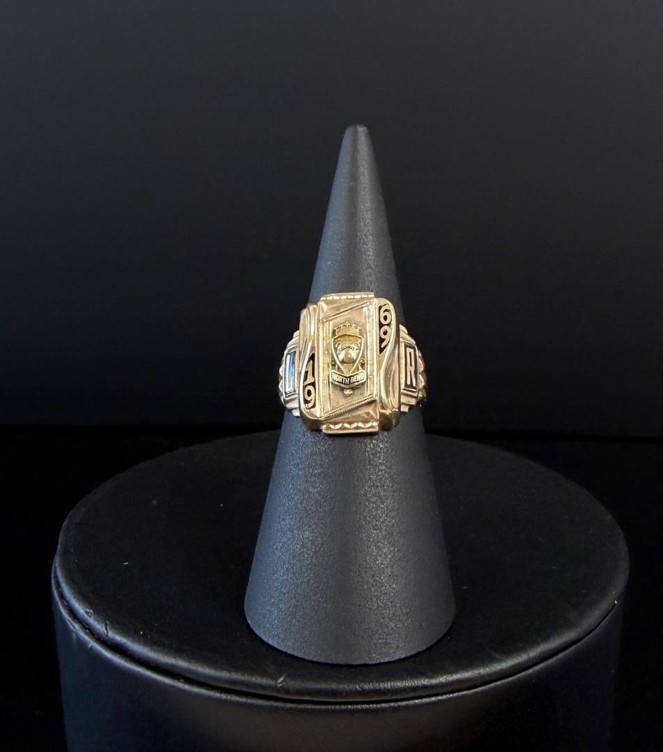 10k Gold 1969 Class Ring (1 of 6)