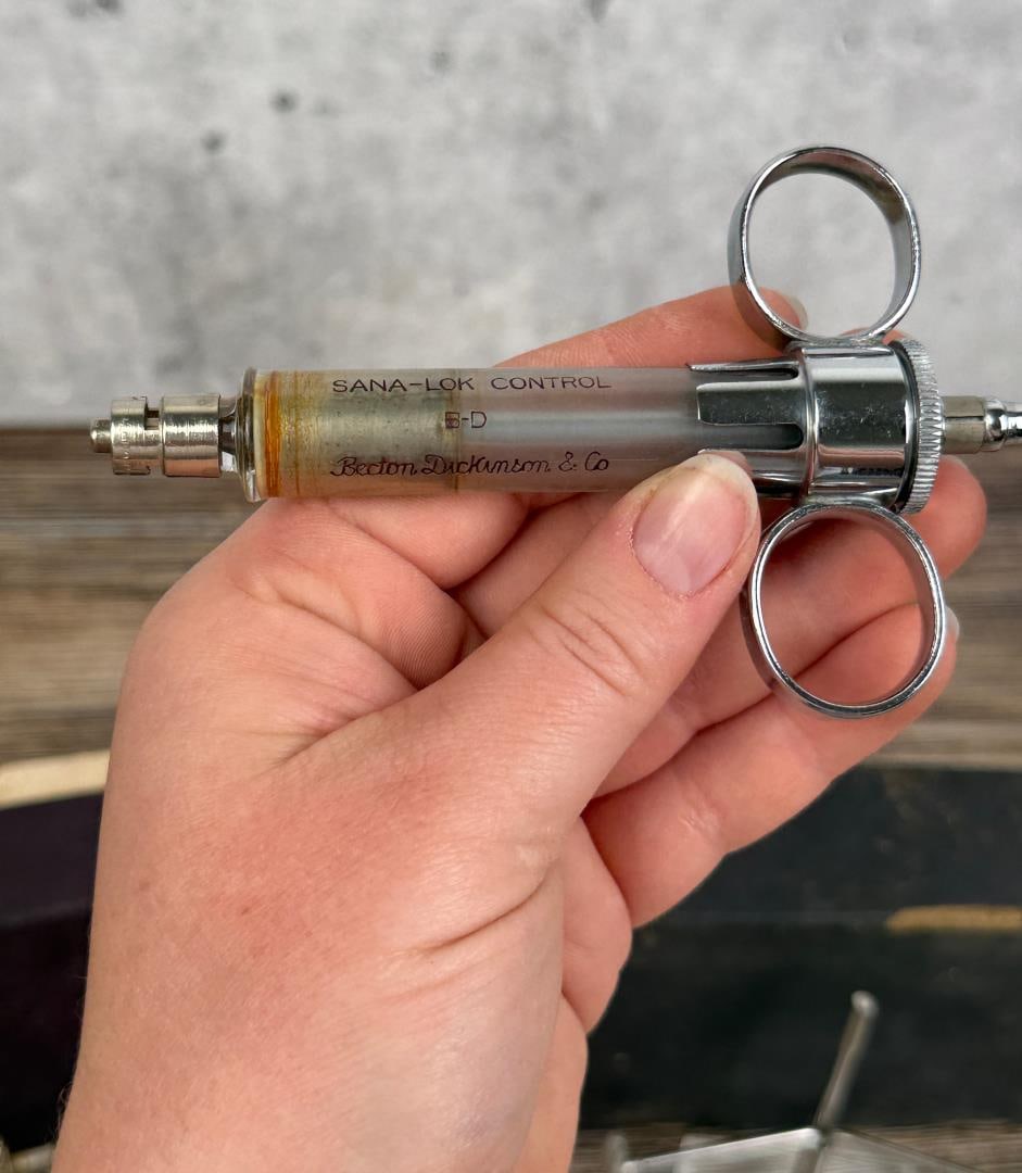 Antique Becton Dickinson Veterinarian Syringes: Nice grouping