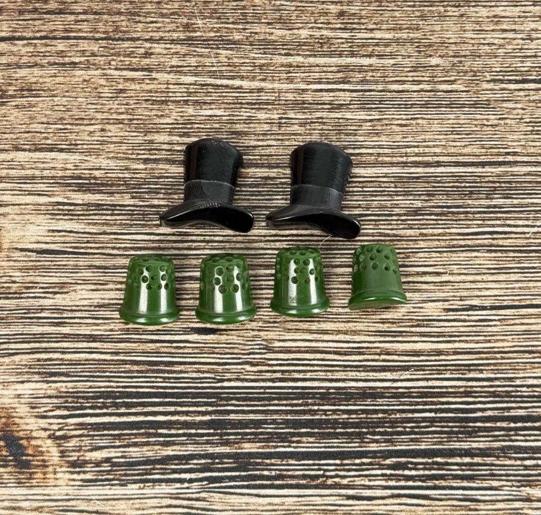 Bakelite Top Hat and Thimble Buttons: Nice grouping