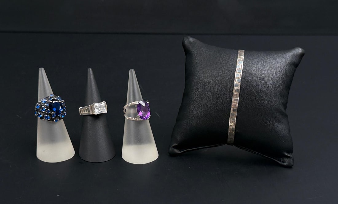 Collection of Sterling Silver Jewelry: 23.75 grams.
