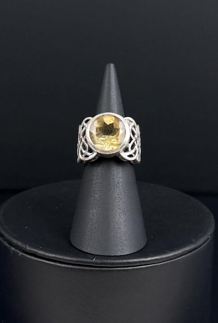 Silpada Sterling Silver Citrine Ring: Size 6. 11.11 grams.