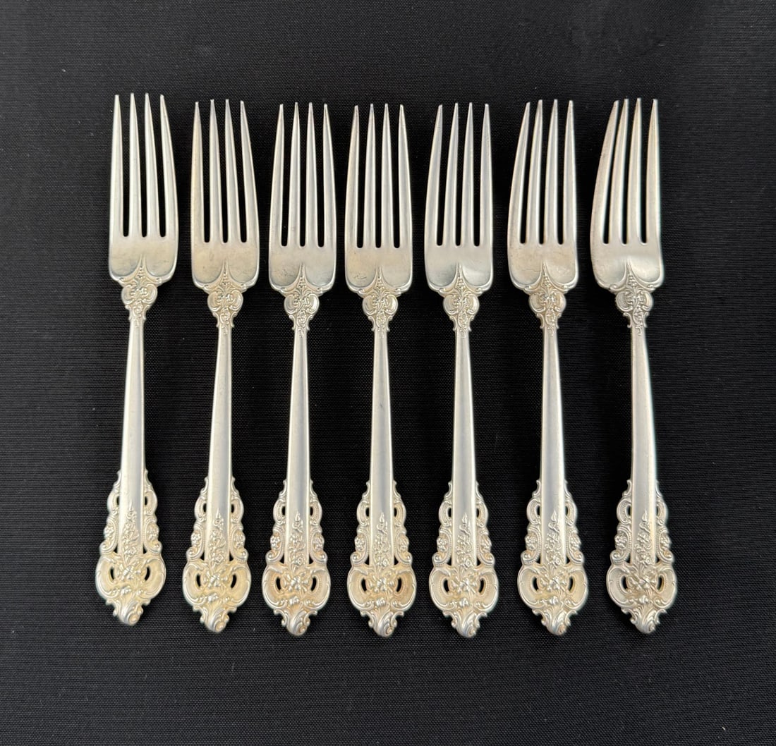 Wallace Sterling Silver Grande Baroque Forks: 475 grams. Lot requires payment via non credit card only.