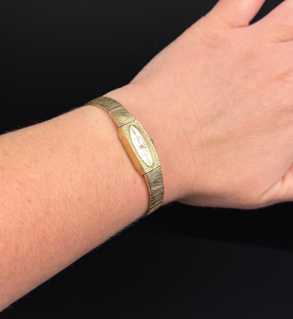 10k RGP Wittnauer Geneve Ladies Watch: Not working.
