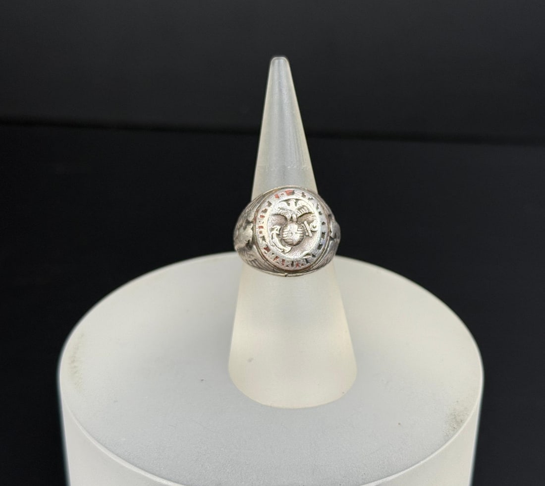 WW2 Sterling Silver USMC Marine Corps Ring: Size 8. 13.19 grams.