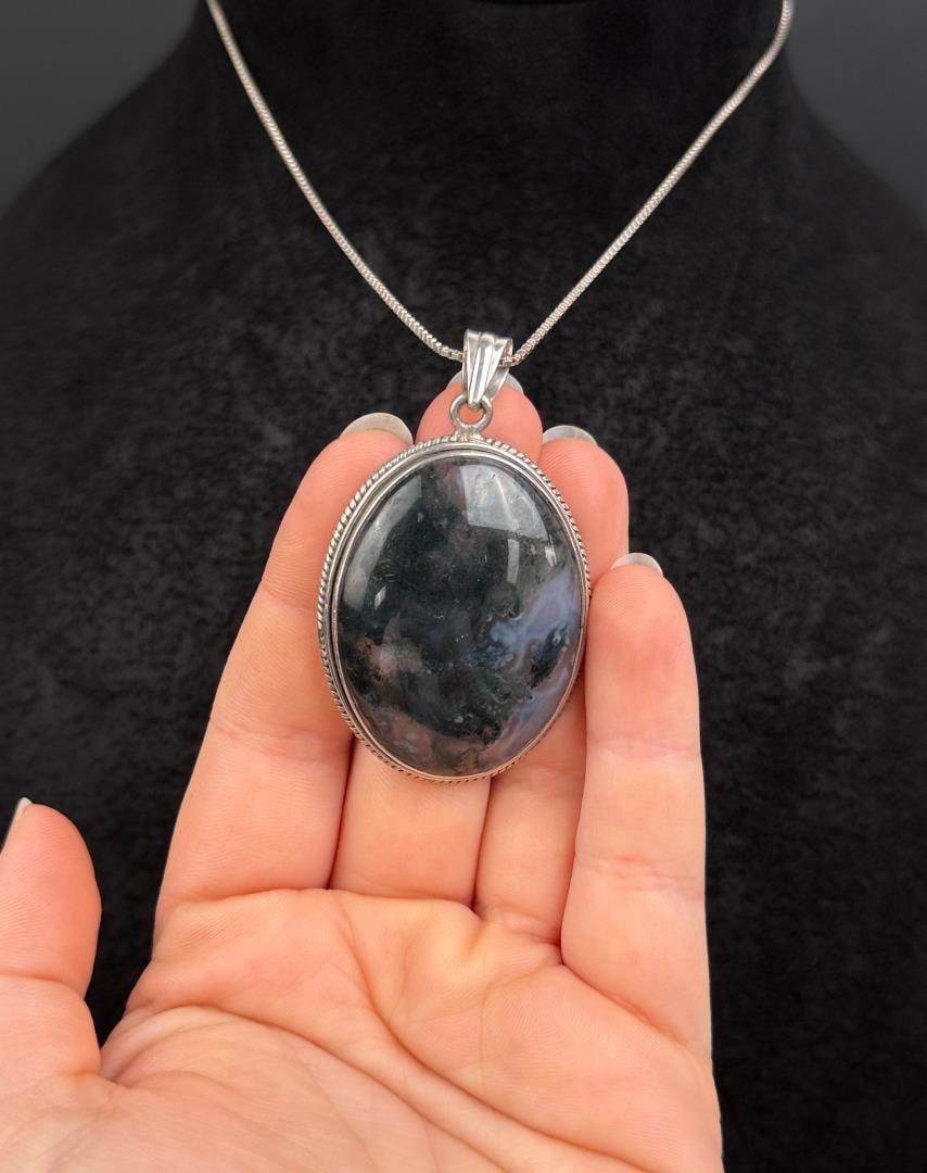 Sterling Silver Moss Agate Necklace: 17 3/4" long as displayed. 28.1 grams.