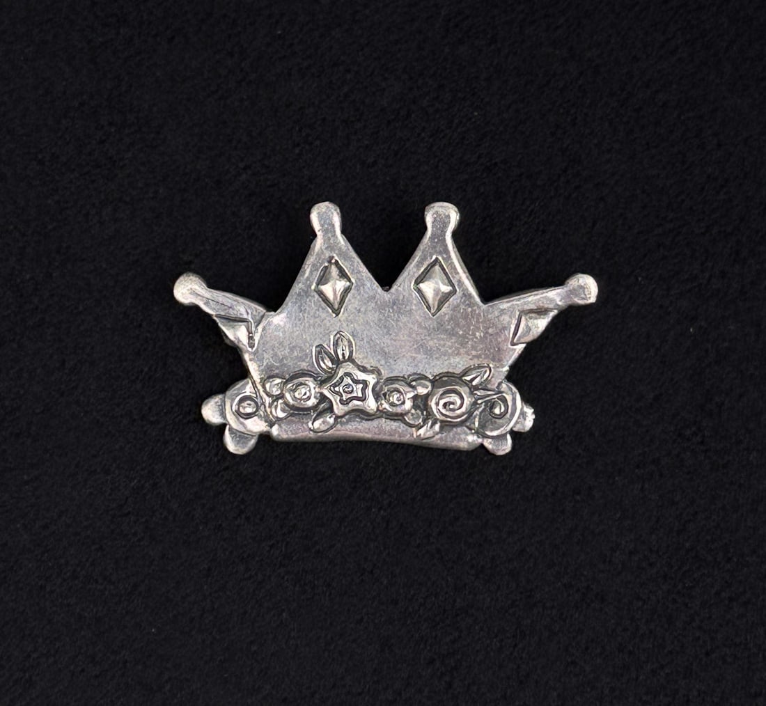 Mary Engelbreit Sterling Silver Crown Brooch: 7.75 grams. 1 3/4" by 1"
