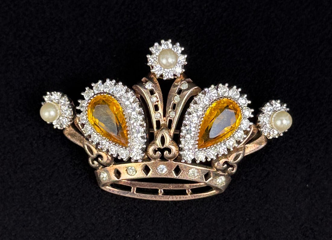 Rhinestone Sterling Silver Crown Brooch: 1 5/8" by 1 3/4". 25.19 grams.