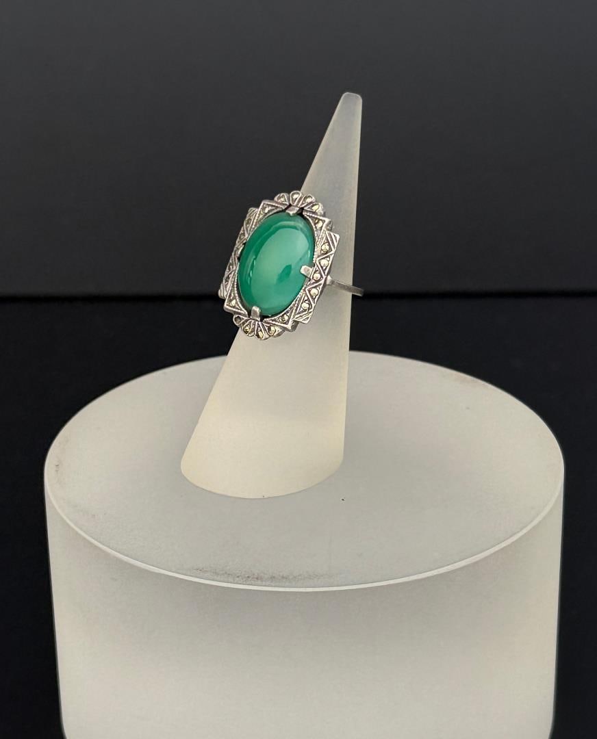 Art Deco Chrysoprase Marcasite Sterling Ring: 6.76 grams. Size 4 1/2