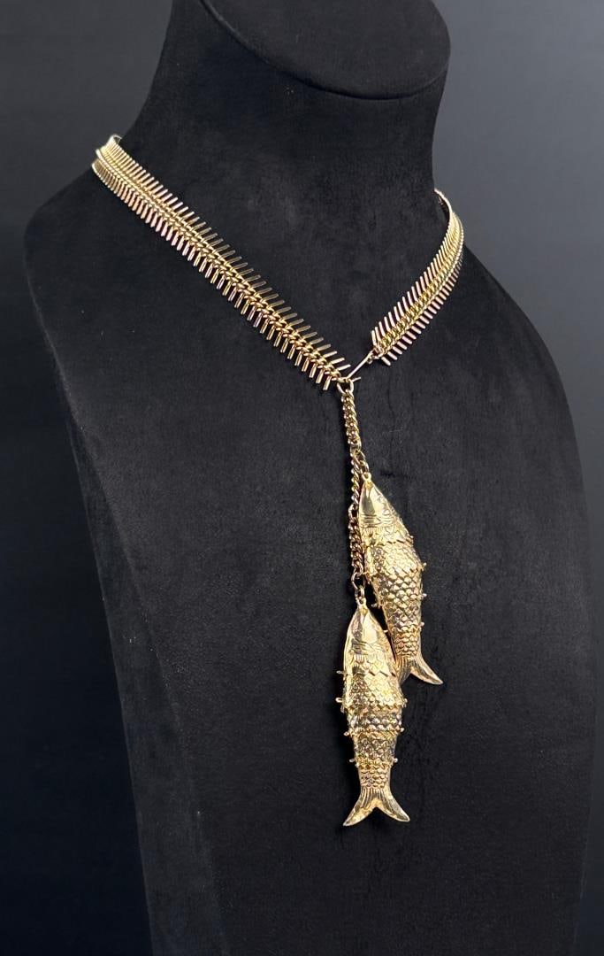 Articulated Fishbone Costume Jewelry Necklace: 22" long as displayed.