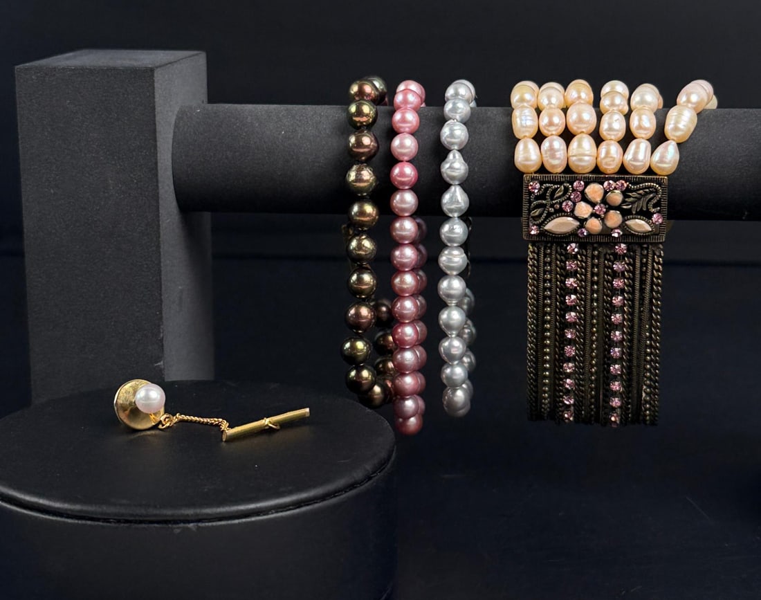 Collection of Tahitian Pearl Jewelry: Nice grouping