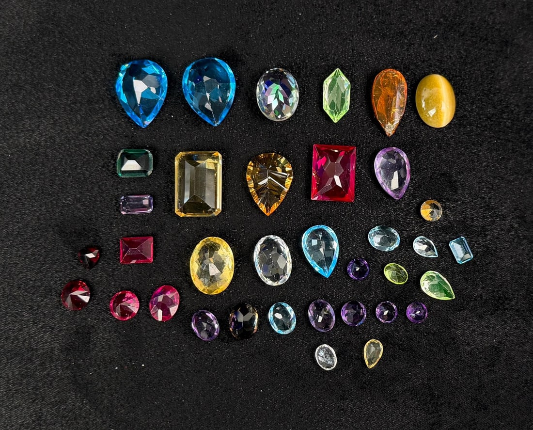 167 Carats of Assorted Gemstones: Nice grouping.