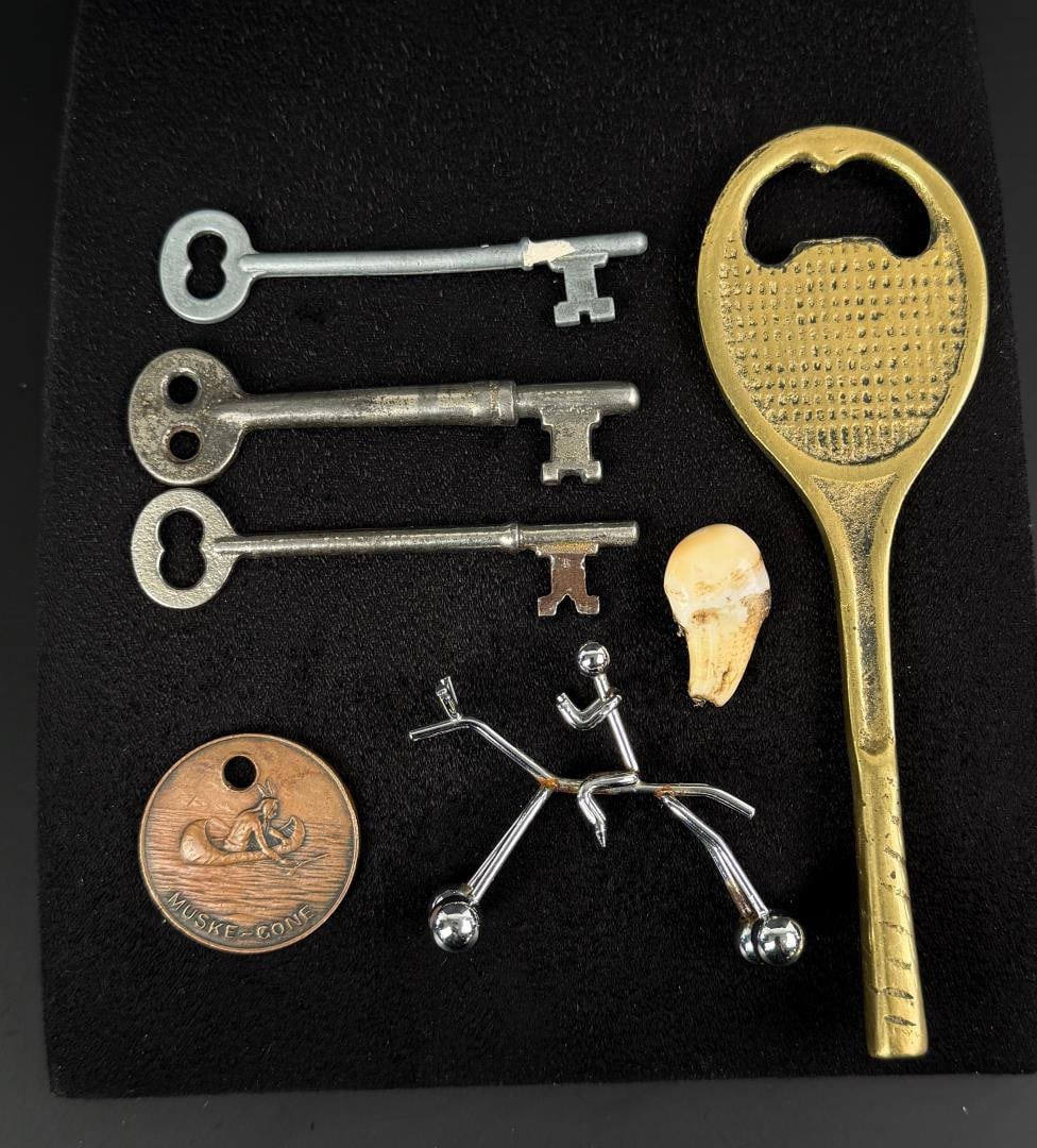 Group of Assorted Collectibles: Largest is 5 1/4" long.