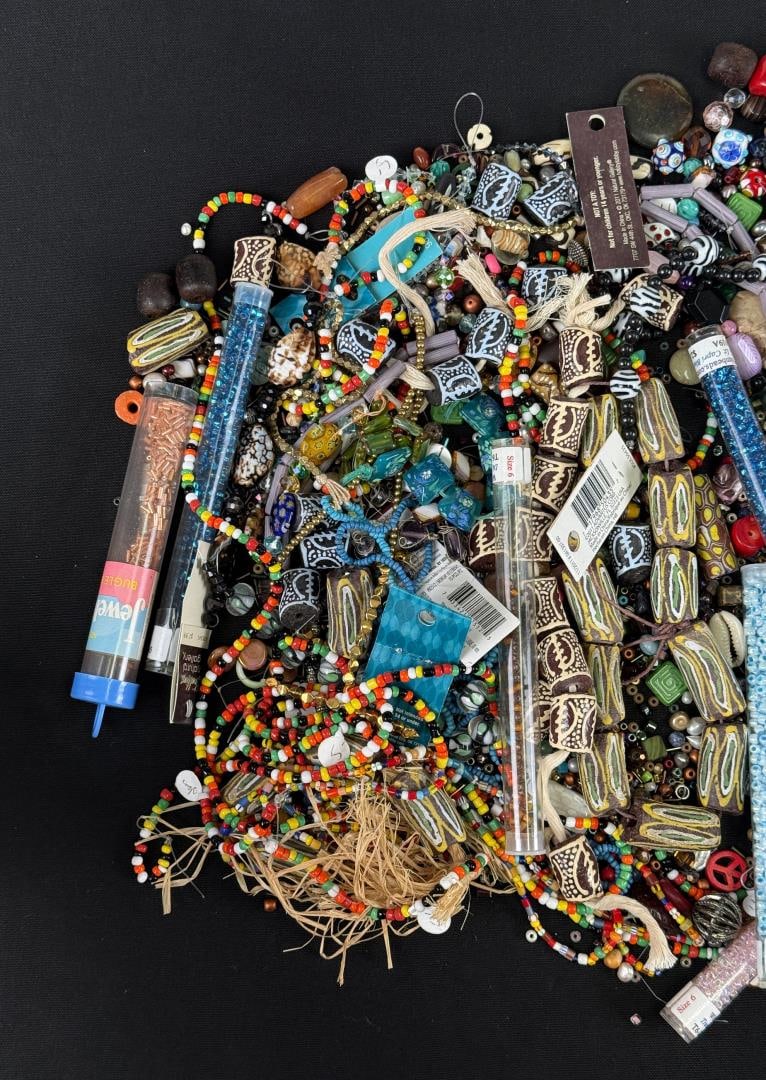 7 Pound Collection of Costume Jewelry and Beads: Nice grouping.