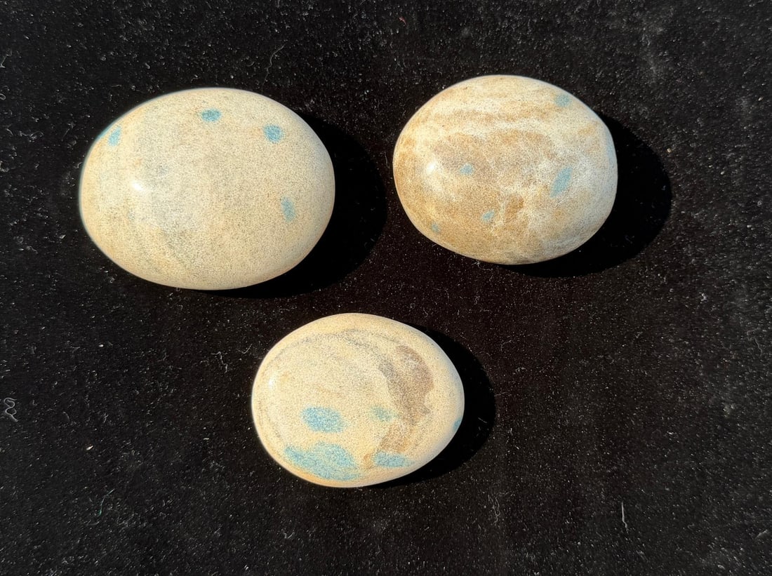 Group of K2 Jasper Palm Stones: 523 grams.