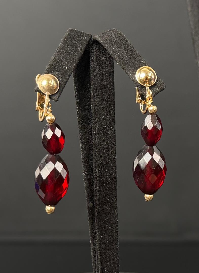 Faceted Cherry Amber Necklace Earrings Set: Gold filled fittings, earrings are 4.90 grams. Necklace is 14 7/8" long and weighs 68.64 grams.