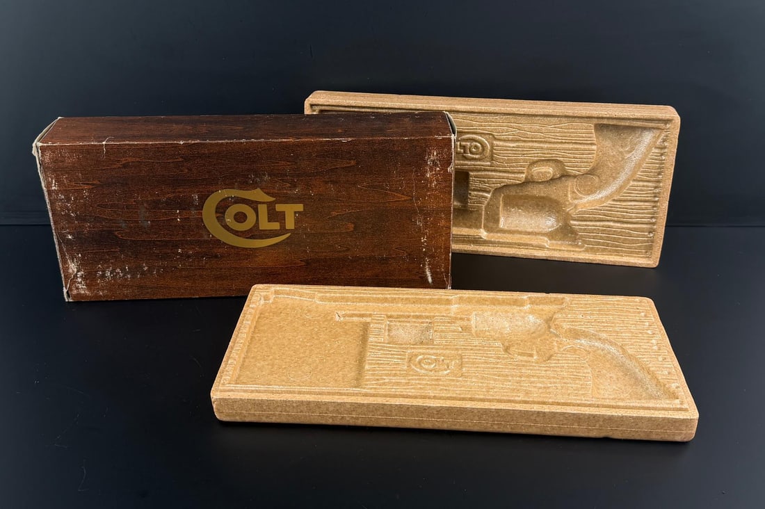 Colt Frontier Peacemaker Revolver Box (1 of 4)