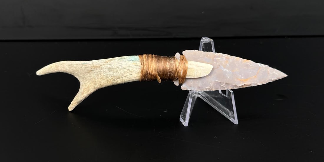 Bo Earls Handmade Horn Handle Knife: Handmade by Bo Earls. Bo is one of the finest modern flint and obsidian knappers. His knives are some of the nicest money can buy. The handle is whitetail deer horn. 7 3/4" long.