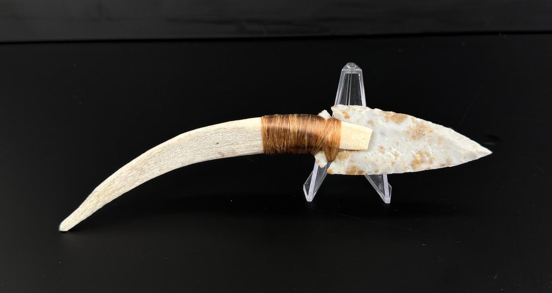 Bo Earls Handmade Horn Handle Knife: Handmade by Bo Earls. Bo is one of the finest modern flint and obsidian knappers. His knives are some of the nicest money can buy. The handle is whitetail deer horn. 7 5/8" long.