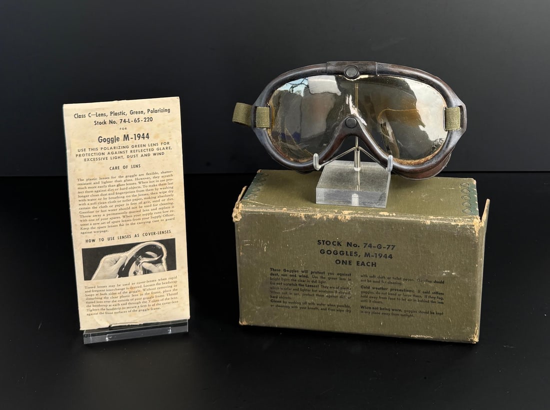 WW2 Army Air Force M-1944 Polaroid Goggles: No 74-G-77, with box and manual.